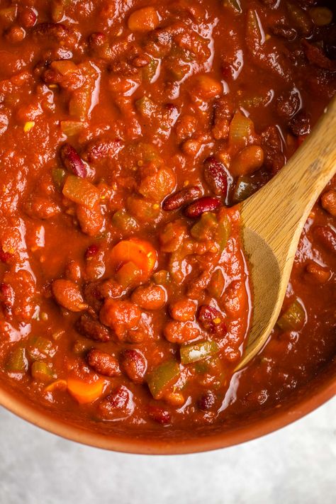 Easy Vegan Chili Recipe Chili Recipe No Meat, Chili Bowl Recipe, Meatless Chili Recipe, No Meat Chili Recipe, Quick Chili Recipe, Basic Chili, Easy Vegan Chili, Meatless Chili, Vegetarian Chili Easy