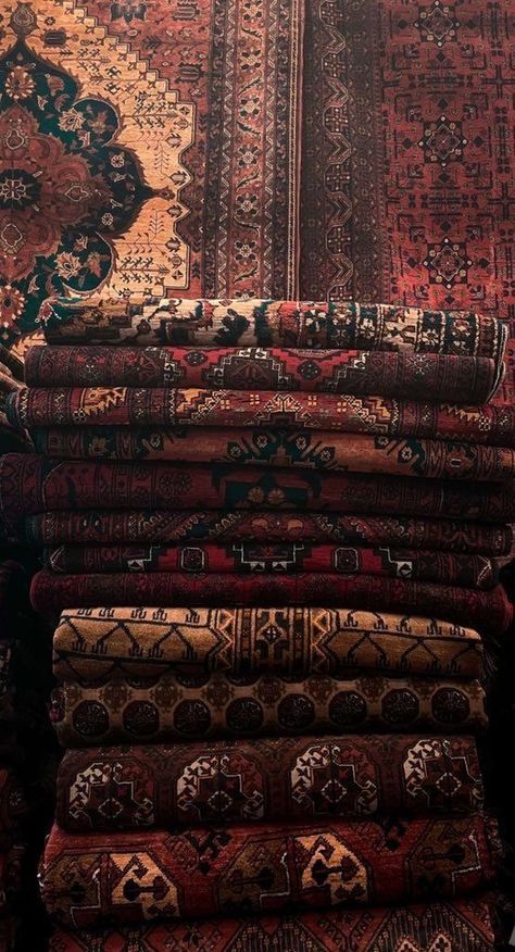 Teito Klein, Kurdish Culture, Iran Pictures, Antique Persian Carpet, Persian Rug Designs, Arab Culture, Phone Wallpaper Design, Persian Rugs, Persian Carpet