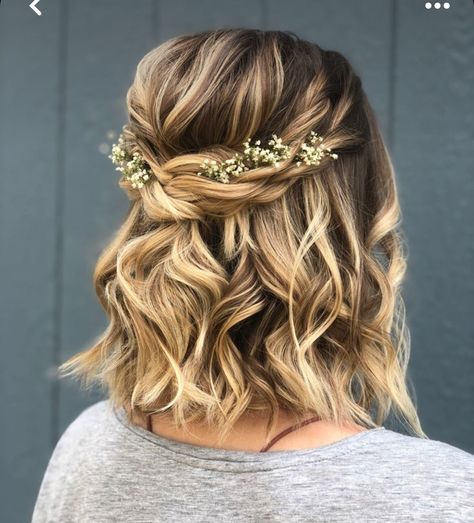 Braided Homecoming Hairstyles, Easy Homecoming Hairstyles, Medium Length Blonde, Prom Hair Medium, Prom Hair Down, Bridesmaid Hair Short, Wedding Hairstyles Half Up Half Down, Short Wedding Hair, Prom Hairstyles