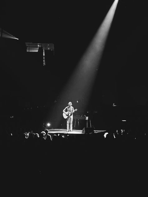 thomas rhett | country music | concert Thomas Rhett Aesthetic, Thomas Rhett Wallpaper, Country Music Concert, Country Music Concerts, Music Board, Thomas Rhett, Country Stars, Music Concert, Iphone Wallpapers