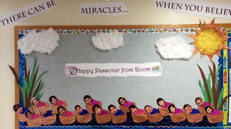 Passover bulletin board for my class~ look at all my baby Moses's! Passover Bulletin Board Ideas, Passover Crafts Preschool, Pesach Preschool, Jewish Preschool, Passover Activities, Passover Crafts, Hebrew School, Preschool Planning, Coffee Filter Crafts