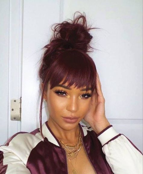 Burgundy messy bun Κούρεμα Bob, Hair Laid, Hair Envy, Love Hair, Hair Dos, Gorgeous Hair, Hair Colors, Weave Hairstyles, Pretty Hairstyles