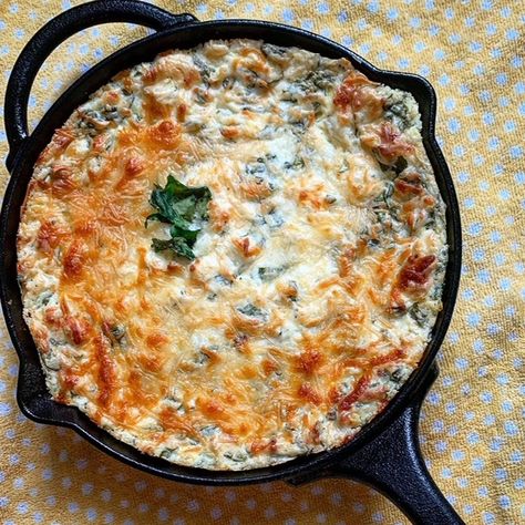 Easy Cast-Iron Spinach Artichoke Dip Cast Iron Spinach Artichoke Dip, Creamy Spinach Artichoke Dip, Warm Appetizers, Spinach Artichoke Dip Recipe, Cheesy Appetizer, Artichoke Dip Recipe, Wood Fired Pizza Oven, Spinach Artichoke Dip, Creamy Spinach