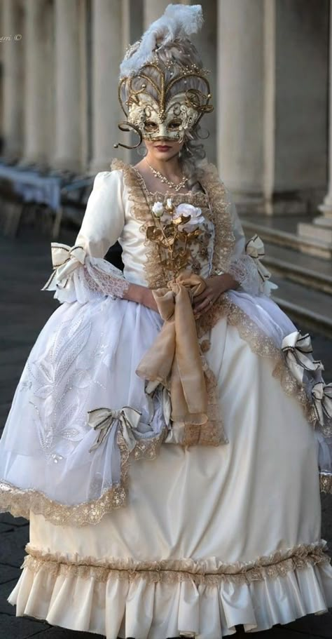 Venetian Costumes, 19th Century Dress, Masquerade Prom, Masquerade Outfit, Venice Carnival Costumes, Carnival Fashion, Costume Carnaval, Venice Mask, Venetian Carnival Masks