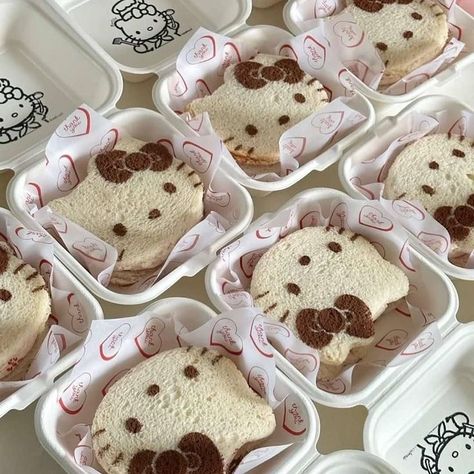 Hello Kitty Sandwich, Hello Kitty Birthday Cake, Kawaii Cooking, Best Sweets, Cute Baking, Pretty Dessert, Hello Kitty Cake, Cute Snacks, Hello Kitty Party