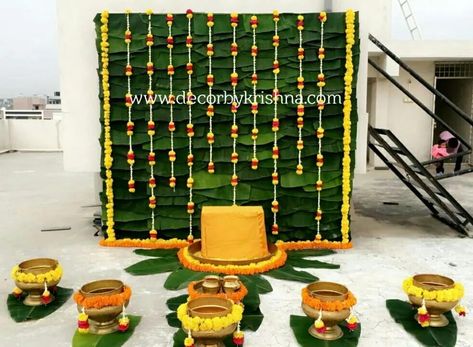 Mangal Snanam, Pellikoduku Decor, Indian Floral Decor, Mangala Snanam, Banana Leaf Decor, Indian Baby Shower Decorations, Leaf Decor Wedding, Roka Ceremony, Haldi Ceremony Decorations