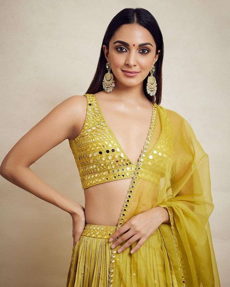 Kiara Advani Outfits, Nude Pink Lipstick, Kaira Advani, Yellow Lehenga, Yellow Outfit, Kiara Advani, Bridesmaid Outfit, Modern Fashion, Indian Wear