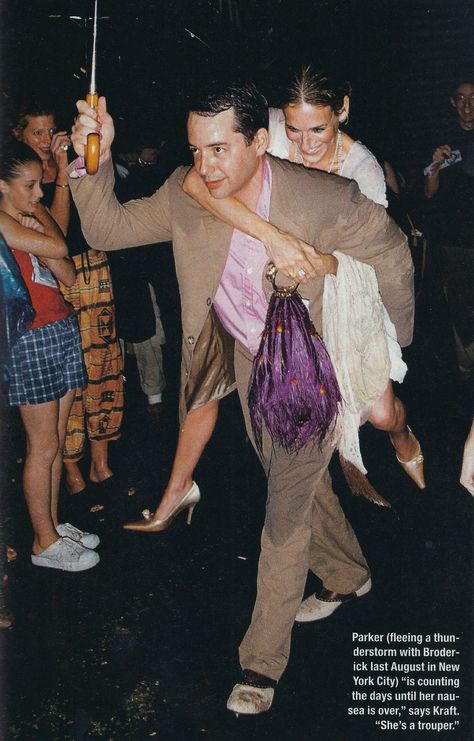 Matthew Broderick and Sarah Jessica Parker in their honeymoon phase, circa 2002.  His face is priceless and she's just in absolutely delight not to ruin her Manolos in the rain.  Cutest pic ever! Sjp Matthew Broderick, Sjp And Matthew Broderick, Matthew Broderick And Sarah Jessica Parker, Honeymoon In Vegas Sarah Jessica Parker, Sarah Jessica Parker And Matthew, Matthew Broderick Sarah Jessica Parker, Sarah Jessica Parker Matthew Broderick, Sarah Jessica Parker Lovely, Emily Browning