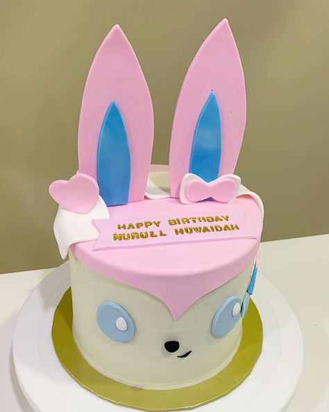 Sylveon Birthday Party, Sylveon Cake, Pokemon Themed Party, Pokémon Birthday, Pokémon Party, Birthday 1st, Nerdy Baby, Pokemon Cake, Pokemon Birthday Party