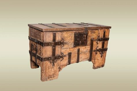 MP1_2189 Medieval Chest, Medieval Decor, Medieval Furniture, Gothic Furniture, Trunks And Chests, Medieval Life, Antique Chest, Fantastic Furniture, Medieval Period