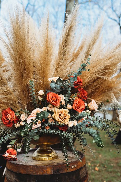 Pampas Grass Fall Wedding, Boho Rustic Flower Arrangements, Pompadour Grass Wedding, Wedding Esthetics, Rust Fall Wedding, Pampas Grass Wedding Decor, Wedding Ceremony Altar, Pampas Grass Arrangement, Fall Farm Wedding