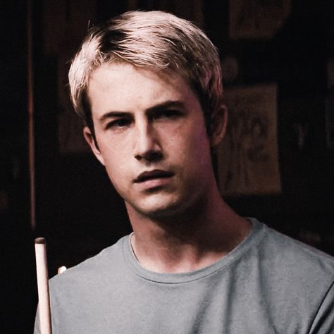 dylan minnette as wes hicks in scream (2022) icon mine give creds to chainsaaws Wes Hicks Scream 5, Wes Hicks Aesthetic, Dylan Minnette Scream, Wes Hicks, Chad Chad, Scream 5, Scream Cast, Scream 3, Scream Franchise