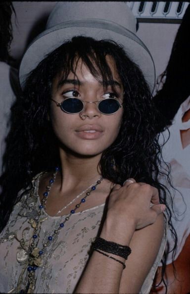 Lisa Bonet~Keeping it fresh. Lisa Bonet Young, Lisa Bonnet, Drew Barrymore 90s, Ali Michael, Zoë Kravitz, Lisa Bonet, Photographie Portrait Inspiration, Glam Style, Jane Birkin