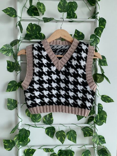 Crochet Vneck Sweater Vest, V Neck Sweater Vest Knitting Pattern, Crochet Houndstooth Vest, Houndstooth Decor, Houndstooth Sweater Vest, Houndstooth Vest, Strawberry Costume, V Neck Sweater Vest, Crochet Sweater Design