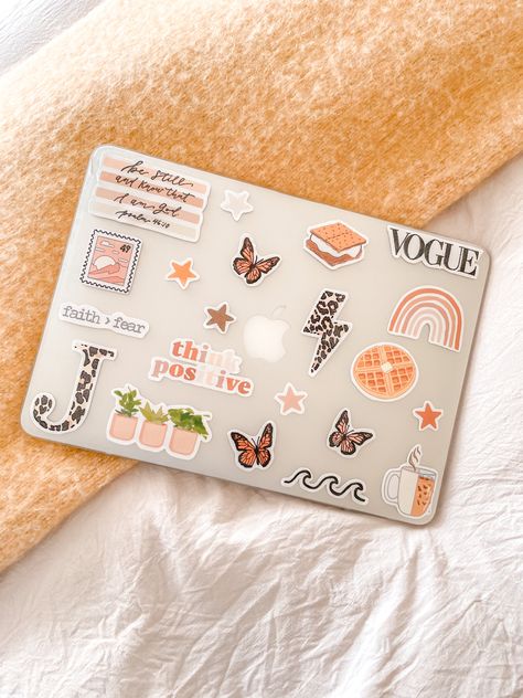 Chromebook Stickers Ideas, Laptop Decoration Ideas Aesthetic, Cute Ways To Decorate Your Laptop, Computer Decoration Ideas Stickers, Stickered Laptop, Laptop Covered In Stickers, Laptop With Stickers Aesthetic, Macbook Stickers Ideas, Computer Stickers Aesthetic