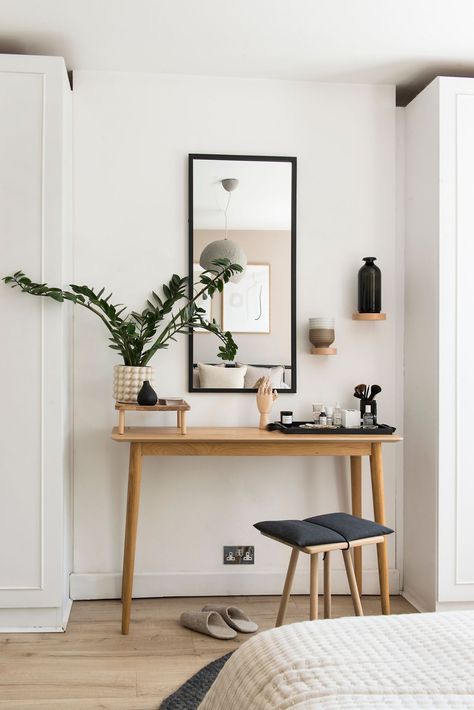 Small Scandi Bedroom Ideas, Chair In Small Bedroom Ideas, Tiny Square Bedroom Ideas, Tiny Space Decor, Vanity In Small Bedroom, Small Nordic Bedroom, Minimal Room Bedroom, Tiny Vanity Ideas, Small Room Vanity Ideas