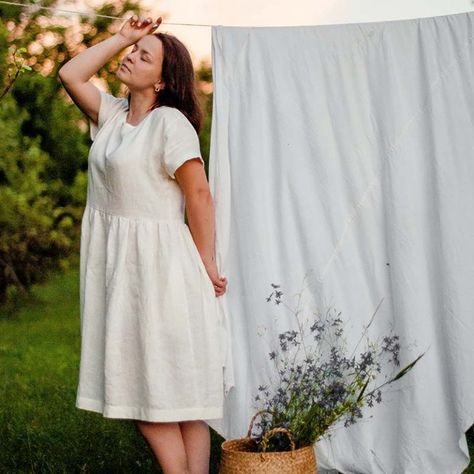 Basic Dress Pattern Free, Simple Dress Pattern Free, Simple Dress Diy, Beginner Dress Pattern, Summer Dress Patterns Free, Modern Dress Patterns, Sundress Sewing Patterns, Sewing Patterns For Beginners, Linen Dress Pattern