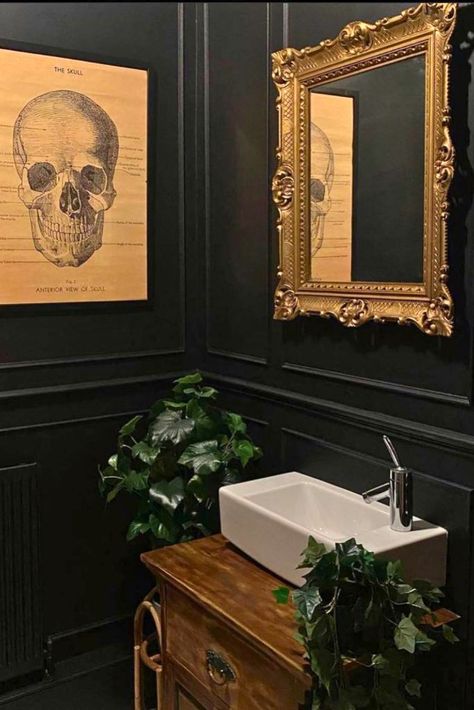 Punk Bathroom Ideas, Dark Academia Bathrooms, Vintage Goth Bathroom, Witchcore Bathroom, Black Moody Bathroom, Small Moody Bathroom Ideas, Bathroom For Couples, Haunted Bathroom, Dark Moody Bathroom