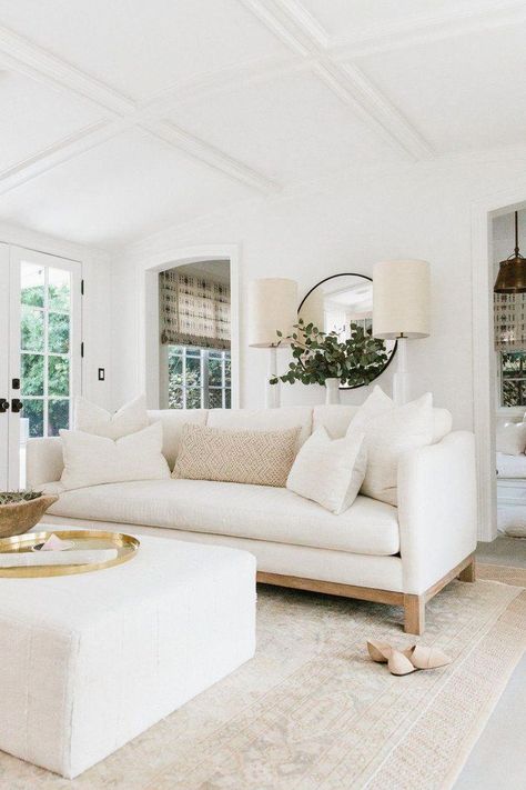 Erin Fetherston white living room with California farmhouse style #livingroomdecor Modern White Living Room, Modern Farmhouse Interior Design, Mediterranean Exterior, Farmhouse Interior Design, White Couches, White Living, White Living Room, White Sofas, Interior Modern