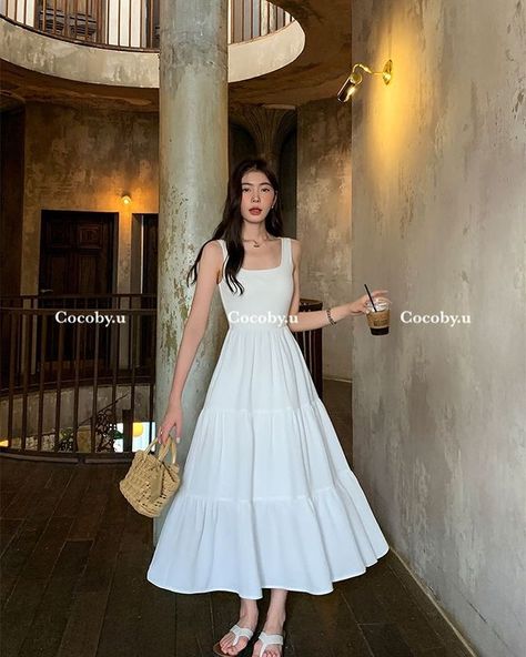 Cute Long Dresses Casual Korean, Cute Long Dresses Casual, Korean Summer Outfits Dress, Floral Dress Outfits, Korean Summer Outfits, White Long Skirt, Korean Casual Outfits, Queen Dress, Modern Accessories