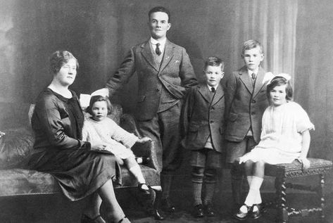 Family Vintage Aesthetic, 1920s Family Photoshoot, 1920s Family Photo, Family Portraits Black And White, 1920s Family, Joseph Frank, Francis Xavier, Marriage Records, Birth Records