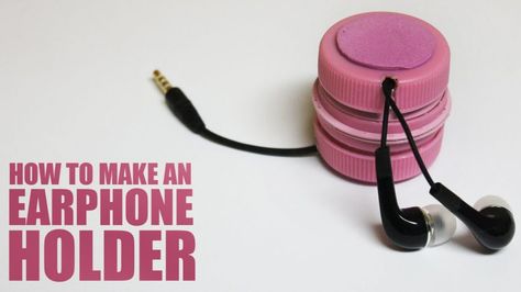 Say Goodbye to a Tangled Life: 13 DIY Earphone Holders! Headphones Diy Holder, Cell Phone Holder Diy, Phone Holder Diy, Earphone Organizer, Earphone Pouch, Diy Headphones, Earphone Holder, Earbud Holder, Earphones Holder