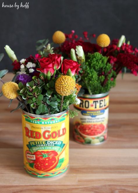 Flowers in Tin Cans - House by Hoff Mexican Bridal Shower Ideas, Diy Taco Bar, Bridal Shower Ideas Diy, Mexican Bridal Showers, Cinco De Drinko, Fiesta Bridal Shower, Food Dinners, Mexican Fiesta Party, Creative Party Ideas