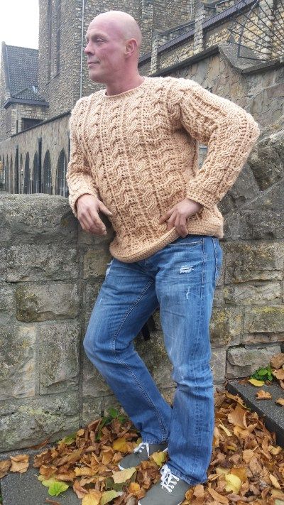 Bymom crochet mens sweater - The Cable Guy Sweater (English Version) Free Pattern on https://bymomkim.wordpress.com/the-cable-guy-sweater/ Crochet Mens Sweater, Guy Sweater, Crochet Mens, Crochet Pins, Crocheted Clothing, Crochet Sweater Vest, The Cable Guy, Crochet Men, Men Crochet