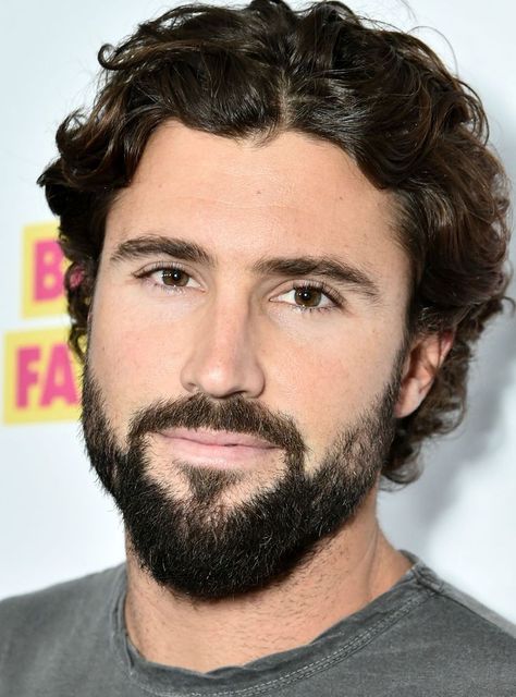 Sam Brody Jenner is a well-known American television personality, business owner, and DJ hailing from Malibu, California. He rose to… 

Read More: Brody Jenner Biography: Age, Net Worth, Wife, Children, Parents, Siblings, Career, Movies, Awards, Wikipedia, Pictures Brandon Jenner, Brody Jenner, Guess Clothing, Linda Thompson, Long Relationship, Commitment Ceremony, Malibu California, Twitter Handles, Movie Awards