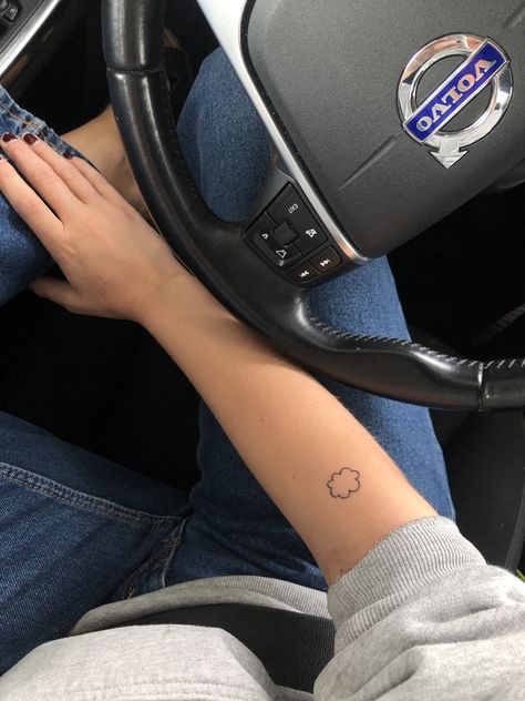 Minimalist Cloud Tattoo, Avicii Tattoo, Tattoo Ideas Mom, No Rain No Flowers Tattoo, Designs For Tattoos, 2023 Tattoo, Real Tattoos, Cute Tattoo Ideas, Cloud Tattoo