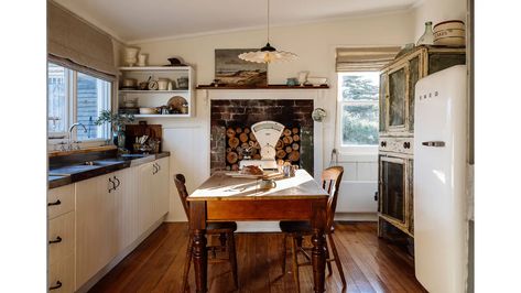 A Coastal Cottage With Eclectic Interiors And Unbelievable Views! Coin Banquette, Built In Daybed, Window Nook, The Burrow, Classic Cottage, Stone Cottage, Interior Garden, Australian Homes, Eclectic Interior