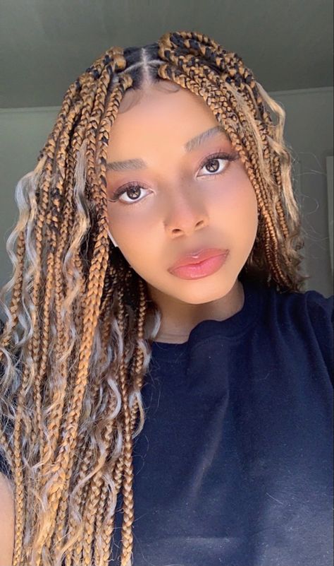 #blonde #boxbraids #goddessboxbraids #goddesslocs #blondeboxbraids #braids #blondebraids Goddess Braids With Blonde, Blonde Bohemian Box Braids, Blonde Goddess Box Braids, Boho Knotless Box Braids, Hair Styles Afro, Blonde Goddess Braids, Black African Hair, Afro Hair Types, Blonde Knotless Braids