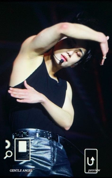 Wonwoo Armpit, Joshua Hong Muscles, Joshua Muscles, Seventeen Muscles, Seventeen Armpit, Joshua Svt, New Boyz, Sagging Pants, Joshua Seventeen