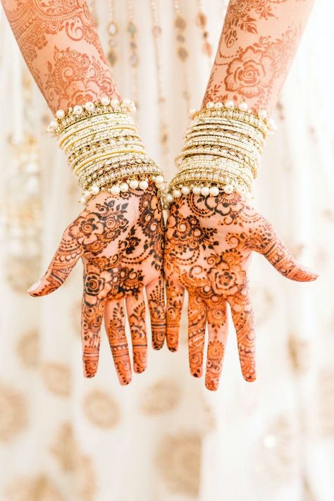 We can't take our eyes off this stunning mehndi pattern. Colorful indian fusion wedding | Los Angeles wedding | Summer wedding at Eden Gardens in Los Angeles, CA | Henna wedding ideas #losangeleswedding #weddingphotography #southerncaliforniawedding #colorfulwedding #indianwedding Fusion Indian Wedding, Whimsical Indian Wedding, Indian Wedding Fusion, Fusion Wedding Indian, Hindu Fusion Wedding, Hindu American Fusion Wedding, Wedding Organiser, Henna Wedding, Eden Gardens