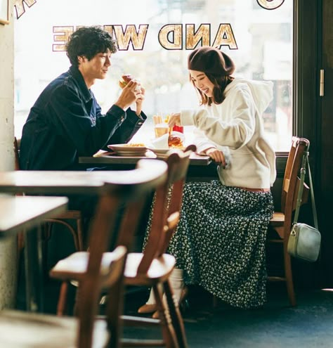 Couple Korean, Korean Wedding Photography, Pre Wedding Poses, Fotografi Vintage, Prewedding Photography, Couple Photography Poses, Pre Wedding Photos, Pre Wedding Photoshoot, Pose Reference Photo