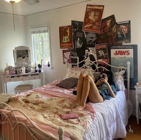 Crowded Bedroom Aesthetic, Rooms With Personality, Girly 2000s Bedroom, Maximalist Coquette Room, Room Inspo Old Money, Sofia Coppola Bedroom, Sofia Coppola Room, Early 2000s Bedroom Aesthetic, Dark Femme Room