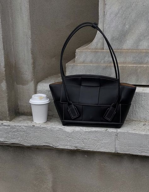 photo by @christina_stougaard / Bottega Veneta Arco bag / black Bottega Veneta Aesthetic, Bottega Arco, Bottega Veneta Arco Bag, Bottega Veneta Arco, Chic Activewear, Bottega Bag, Bottega Veneta Bag, Photoshoot Inspo, Minimal Outfit