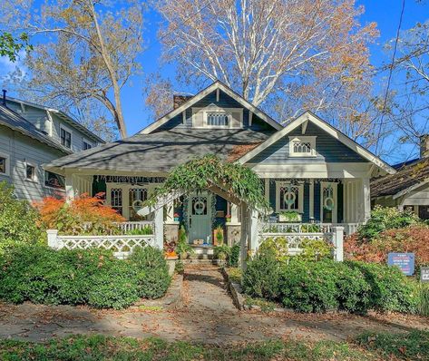 Jennifer Kjellgren on Instagram: “Every time I pass by this charming bungalow in my neighborhood, it makes me smile 😍 I love the color, the windows, and that arbor 👌🏽 It…” Boho Bungalow Exterior, Cute Bungalow, Craftsman Beach Bungalow, 1920s Bungalow Exterior, Old Bungalow Homes, 1920s Craftsman Bungalows Floor Plans, Traditional Exterior Craftsman 1920s, Seattle Bungalow Exterior, Blessed Little Bungalow