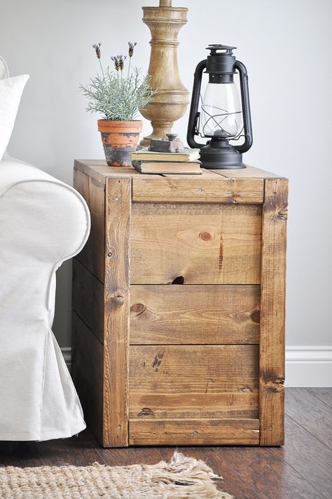 Wood Box Side Table, Crate Bed Side Table, Diy Rectangle End Table, Farmhouse Side Table Diy, Diy Rustic End Tables, Diy Wood End Tables Living Rooms, Diy Rustic Side Table, Easy Diy End Table, Rustic End Tables Living Room