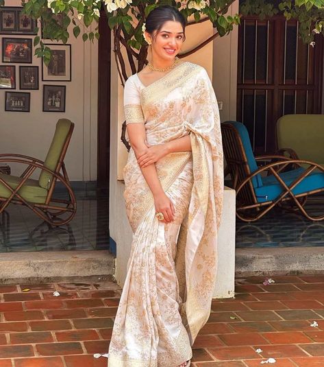 Krithi Shetty Saree, Silver Saree, Saree South Indian, South Indian Saree, Festival Saree, Sabyasachi Saree, Stone Work Blouse, Krithi Shetty, Sari Shop