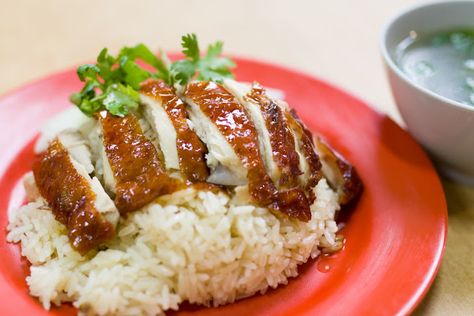 Chicken Rice from #Singapore    #Malaysia #Thailand #Indonesia Chicken Recipe With Rice, Hainan Chicken Rice, Roast Chicken And Rice, Recipe With Rice, Rice Photo, Roasted Chicken Recipe, Chicken Rice Recipes, Hainanese Chicken, Boiled Chicken