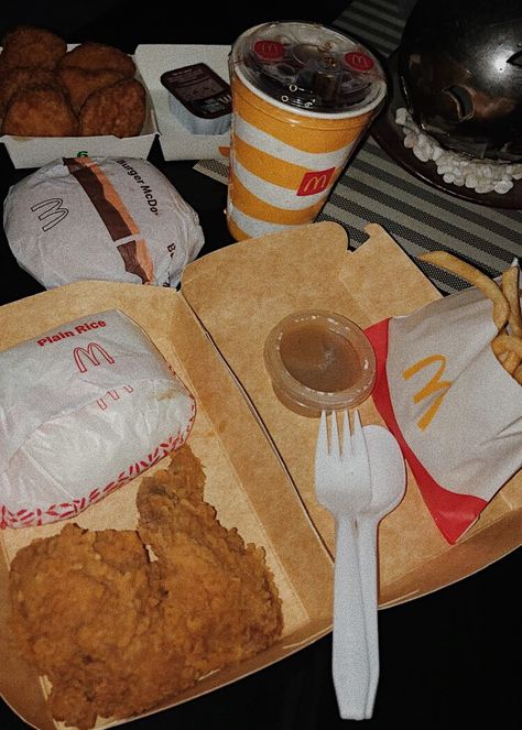 #chicken #mcdonalds #vsco #philippines Mcdonald's Food Pictures, Mcdo Food Picture Prank, Mcdonald's Philippines, Mcdo Philippines, Mcdonalds Aesthetic Food, Mcdonalds Philippines, Mcdonalds Aesthetic, House Pranks, Mcdonald's Aesthetic