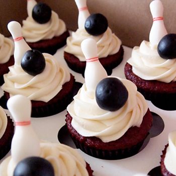 Bowling Cupcakes, Cupcakes With Fondant, Bowling Cake, Bowling Party, Bowling Balls, Healthy Filling Snacks, Fondant Cupcakes, Bowling Pins, Bowling Ball