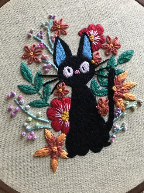 Embroidery Cute Designs, Embroidery Cat Easy, Ghibli Embroidery, Cool Embroidery Designs, Black Cat Embroidery, Jiji Cat, Stitch Patterns Embroidery, Cute Embroidery Patterns, Embroidery Simple