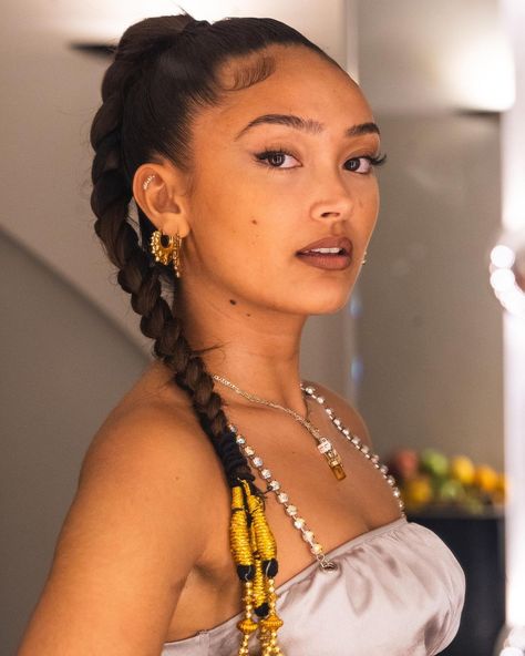 Joy Crookes on Instagram: “Tour kicks off this Saturday…it’s been a minute but I cannot wait to play for you all. Any requests??” Joy Crookes, Take My Heart, Writers Notebook, Photography Artist, Female Musicians, Unique Women, Make Up Inspo, Desi Style, Funny Face