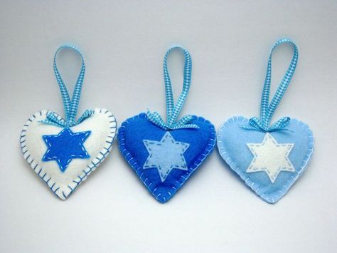 Hanukkah Traditions, Diy Hanukkah, Hanukkah Crafts, Chanukah Decor, Hanukkah Decorations, White Ornaments, Felt Heart, Hanukkah Gifts, Craft Stuff