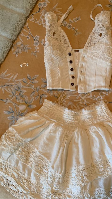 White Skirt Coquette, White Ruffle Skirt Outfit, White Skirt Summer Outfit, White Midi Skirt Outfit, Summer Skirt Set, Western Coquette, Skirt Set Summer, Coquette Skirt, Ruffle Skirt Outfit