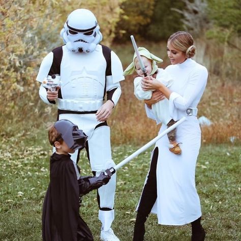 Star Wars Family Halloween Costumes, Sibling Halloween Costumes Sisters, Halloween Costumes For Brothers, Costumes For Sisters, Super Hero Family, Halloween Costumes Family, Sister Halloween Costumes, 3 People Costumes, Sibling Halloween Costumes