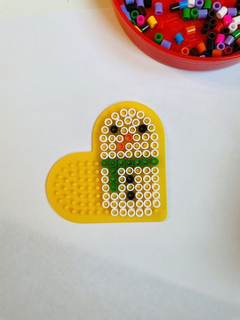 Perler Bead Patterns Heart Board, Pyssla Ideas Heart, Heart Perler Bead Patterns, Perler Halloween, Hammer Beads, Pyssla Ideas, Ironing Beads, Hamma Beads Ideas, Pearl Beads Pattern