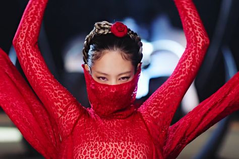 Pink Venom, Jennie Lisa, Blackpink Jennie, Yg Entertainment, Venom, 16 9, Korean Singer, Korean Girl, Arm Warmers